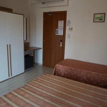 Ideal Hotel