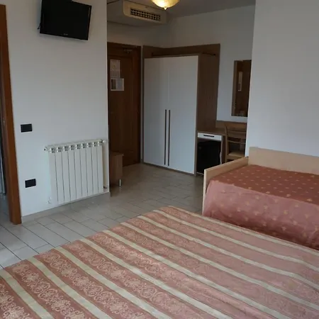 Ideal Hotel