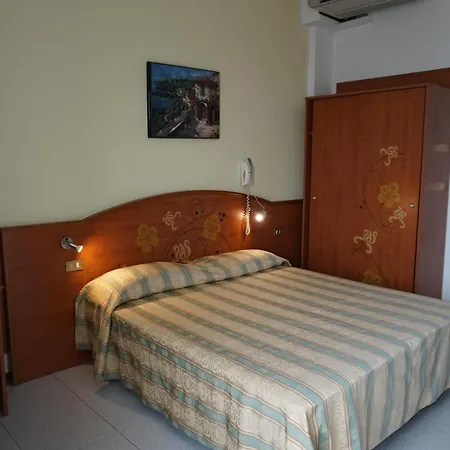 Hotel Ideal 3*