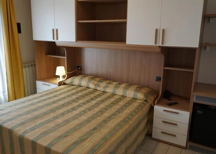 Ideal Ξενοδοχείο 3*
