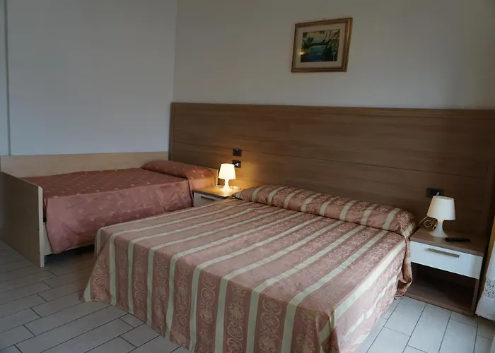Ξενοδοχείο Ideal 3*
