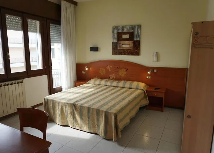 Ξενοδοχείο Ideal 3*