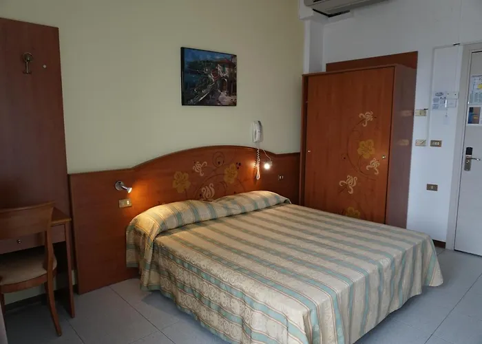 Ξενοδοχείο Ideal 3*