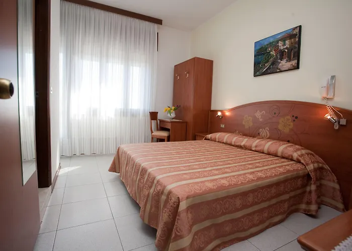 Ξενοδοχείο Ideal 3*